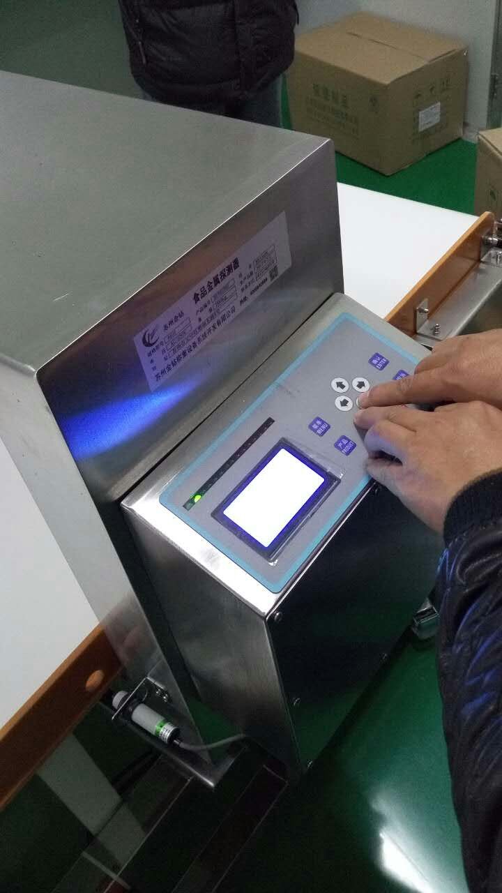 蘇州金鉆金屬檢測機應用現(xiàn)場