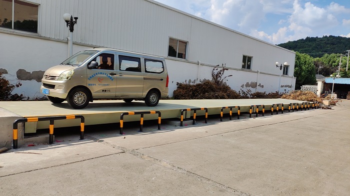 3x21m汽車衡助力進出貨物實時稱重 數(shù)據(jù)打印記錄存儲
